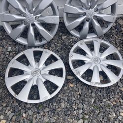  Original Hubcaps ( Wheel Cover )   Toyota )