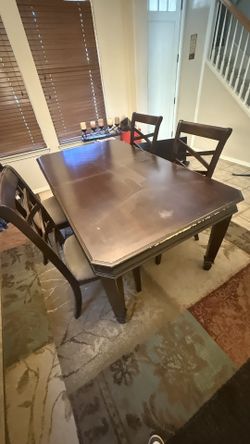 Dining Room Table and chairs (5)