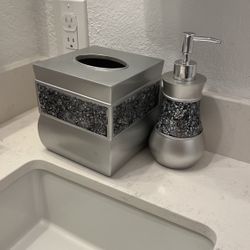 BATHROOM SET