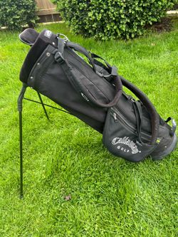 Callaway 5 compartment stand bag with ergonomic dual strap carry system in very good condition.