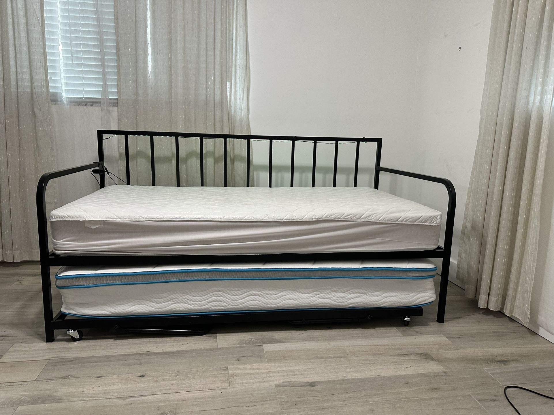 Twin Metal Bed w/ Trundle