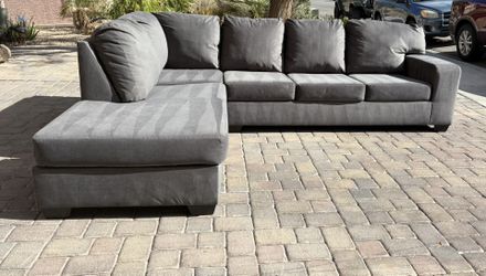 Ashley‘S Furniture Gray Sofa, Couch Sectional ( Delivery Available)