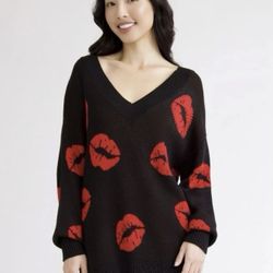 NYC Madden Valentines Pull Over