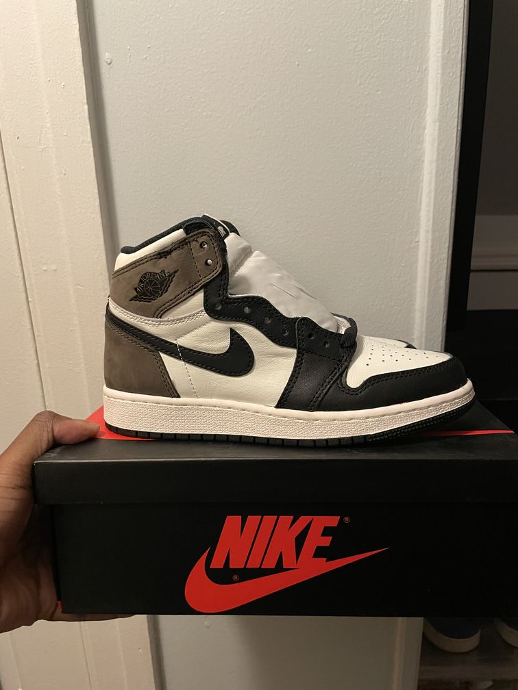 Air Jordan 1 Mocha Grade School Size 4y