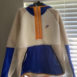 Hoodies And Pullovers (7 Items)