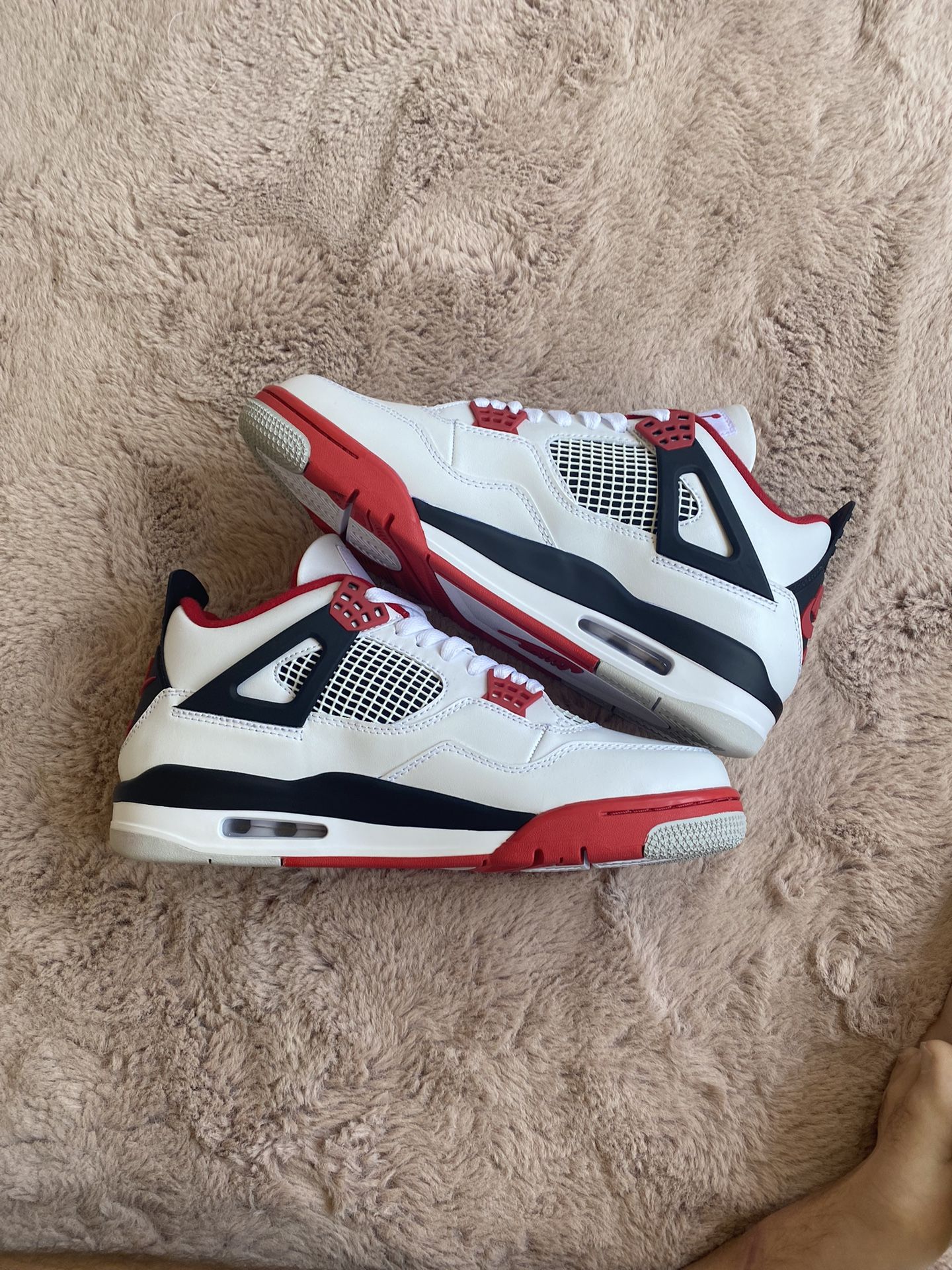 Jordan 4 Retro Fire Red Negotiable 