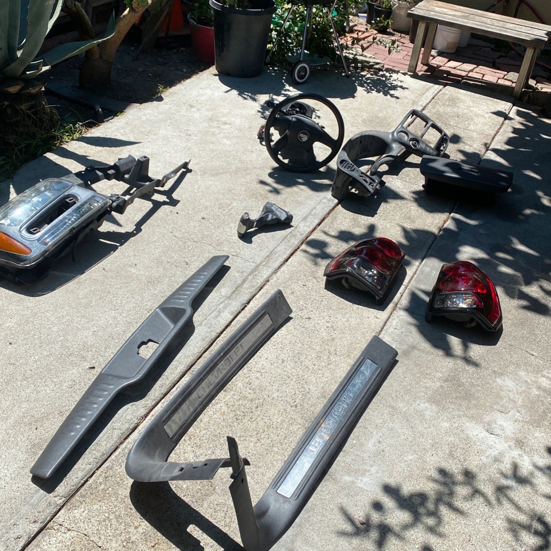 Chevrolet Trailblazer SS Parts 2007 Steering Wheel, Headlights, Tail Lights, Sill Plates, Dash