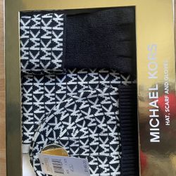 Women’s Size One Michael Kors Hat, Scarf, And Gloves