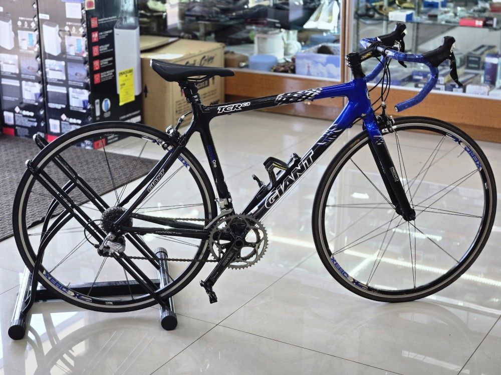 Giant TCR C3 Carbon Fiber Formula One Road Bike