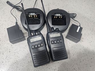 Lot of 2 MOTOROLA VX-454 UHF 5W 512CH Two Way Radios
