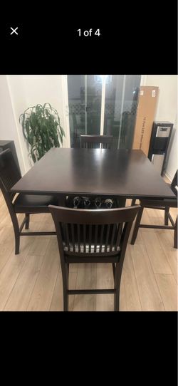 NEED GONE! Beautiful kitchen table set
