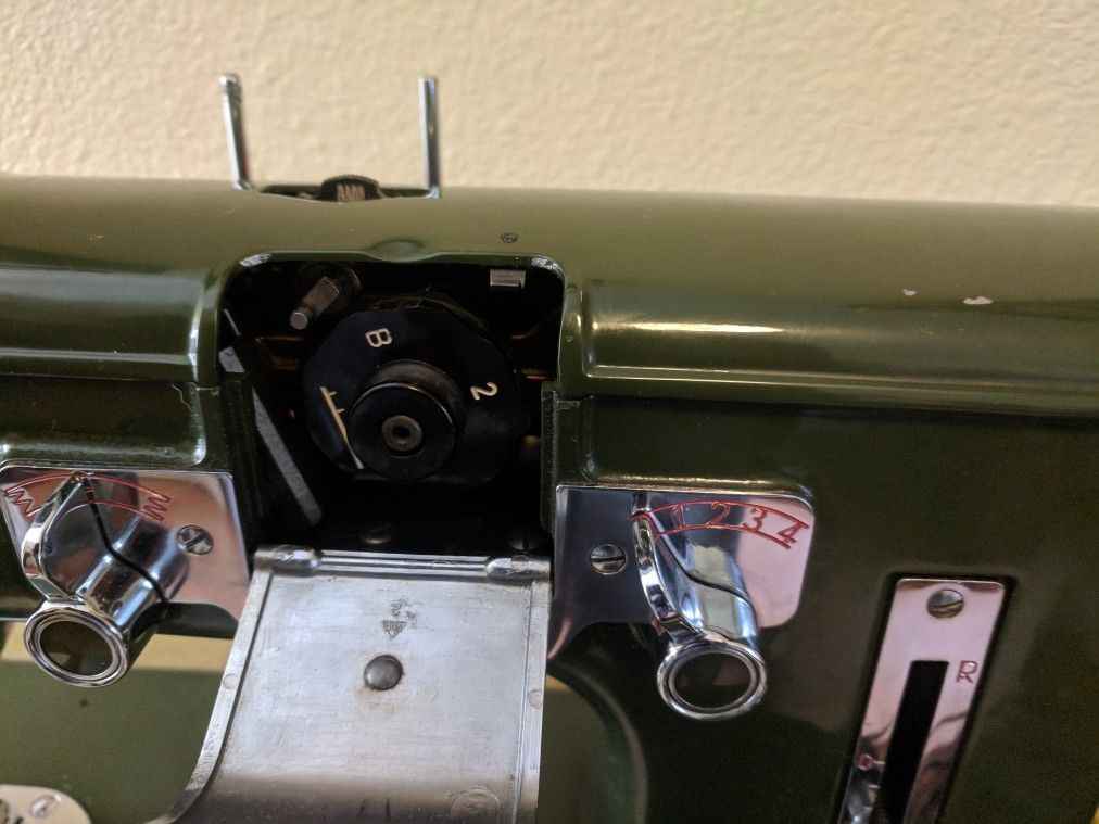 White 651 Zigzag Automatic sewing machine for Sale in Portland, OR