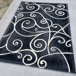 Nice Swirl Pattern Area Rug (5’3”x7’3”)