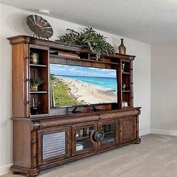 Entertainment Center Cindy Crawford