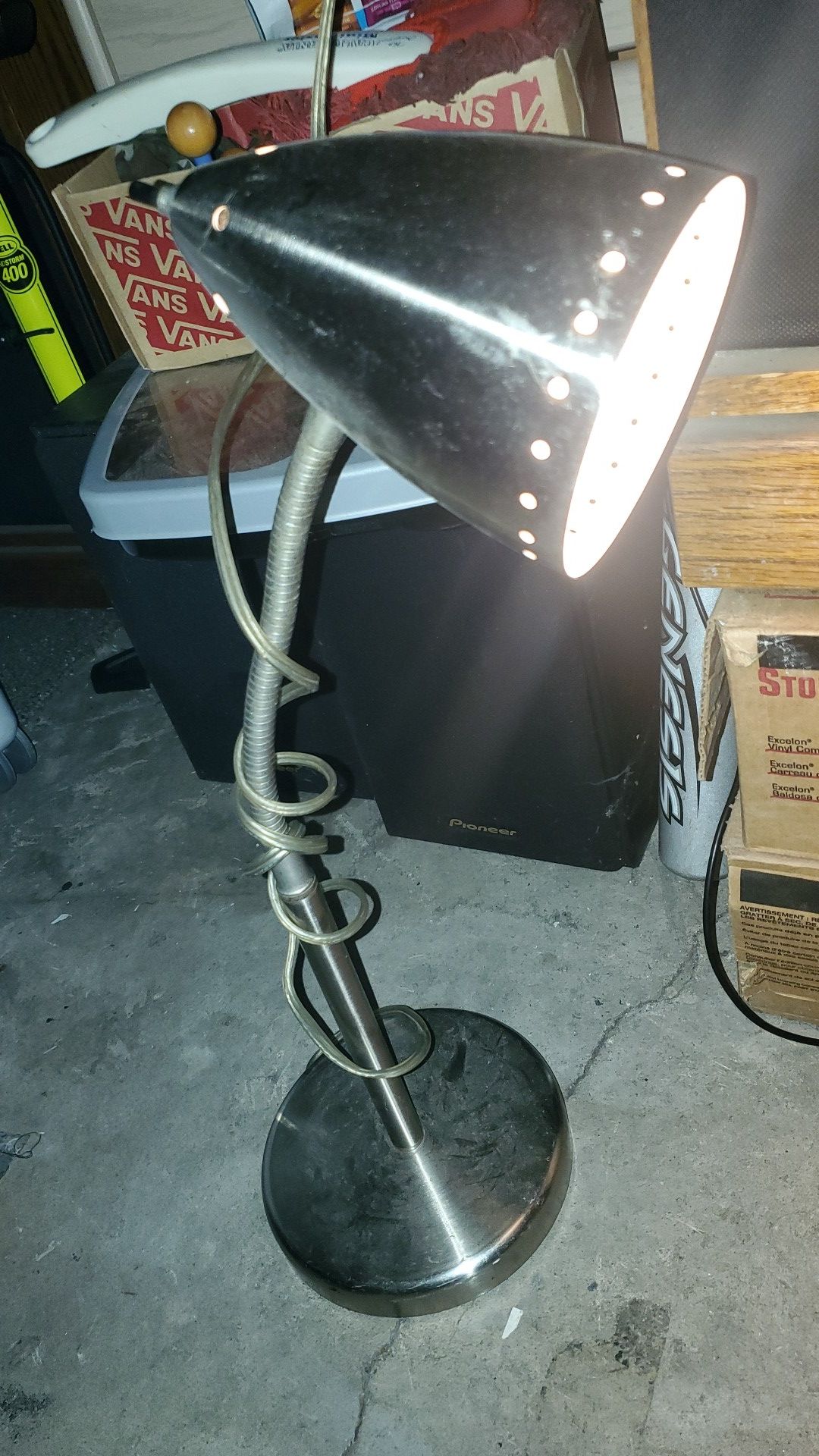 Desk lamp