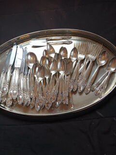 1955 vintage oniea community balla 90 pc includes 5complete sets along with other serving item