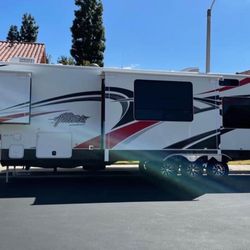 5th Wheel Toyhauler Attitude 