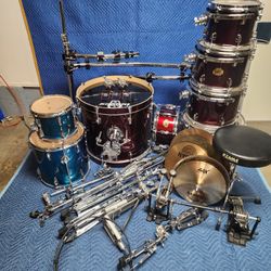 *BIG* Ludwig Drumset With Cymbals And Hardware,
