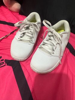Cheer shoes