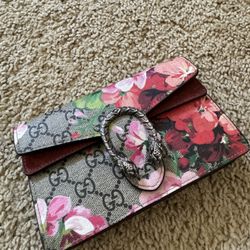 Authentic 💯 Gucci Super Mini