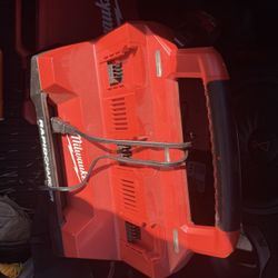 Milwaukee M18 6-Bay Rapid Charger