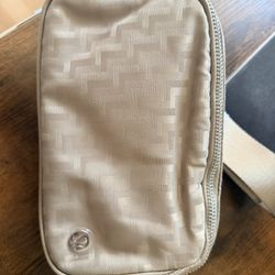 Brand New Lululemon Everywhere Crossbody Bag 1L
