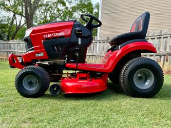 Craftsman T2200, 42 in 19.5 HP Riding Lawn Mower - 20 Hours.