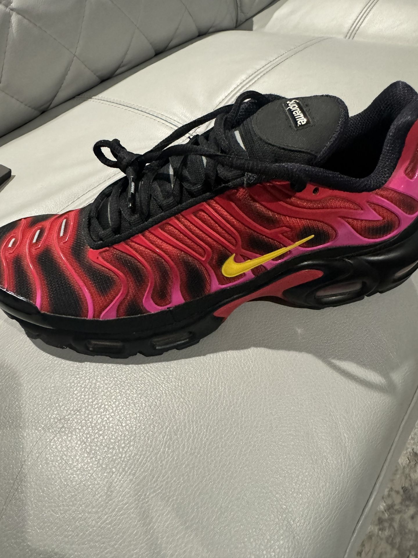 Nike Air Max Plus Supreme University Red