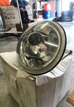 2015 Volkswagen Beetle headlight