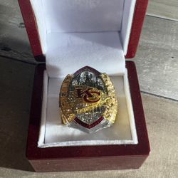 Collectible Cheifs Super Bowl Ring Back To Back Champions