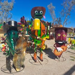 Metal Yard Art ,Wind Spinners & POTTERY 🌵 