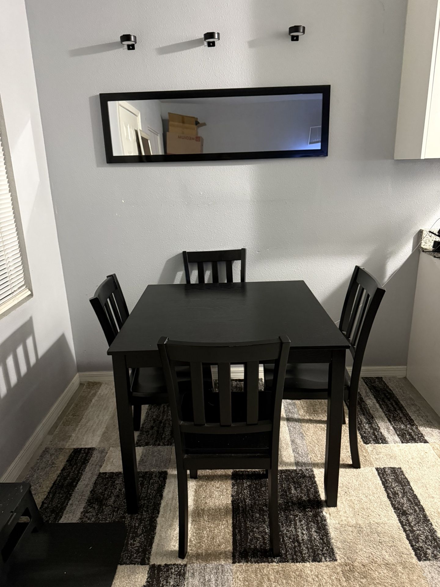 Dining Room Table / Mirror / Lights