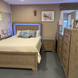 New 5pc Queen Bedroom Set