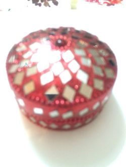 Beautiful jewellery box with mirrors