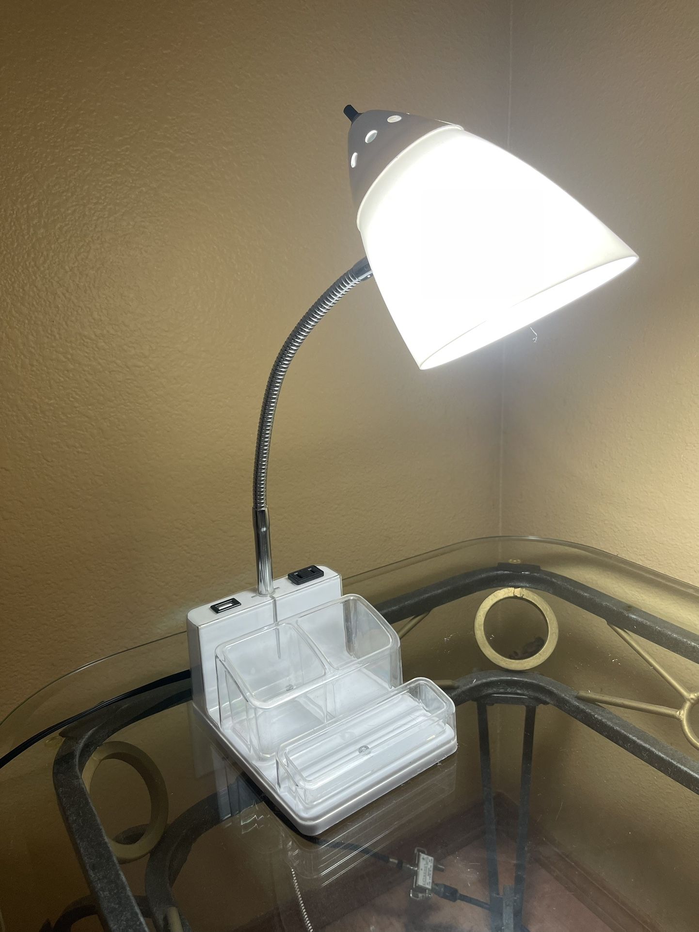 Desk Lamp With Charging Station