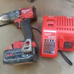 Milwaukee M18 Hammer Drill Driver W/ Battery And Charger. 