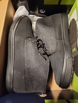 NON SLIP SHOES SIZE 12
