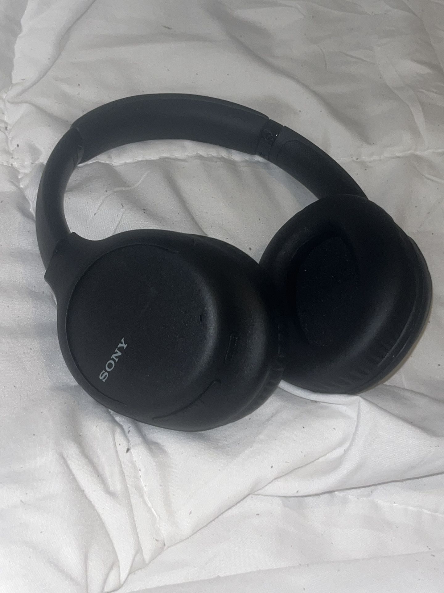 Brand new Sony Noise Canceling Headphones 