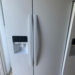 Whirlpool refrigerator new scratch and dent white 