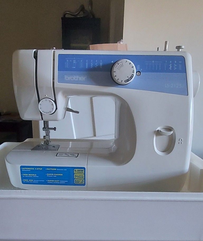 Brother LS-2125i 10 Stitch Portable Sewing Machine W/ Foot Pedal Box