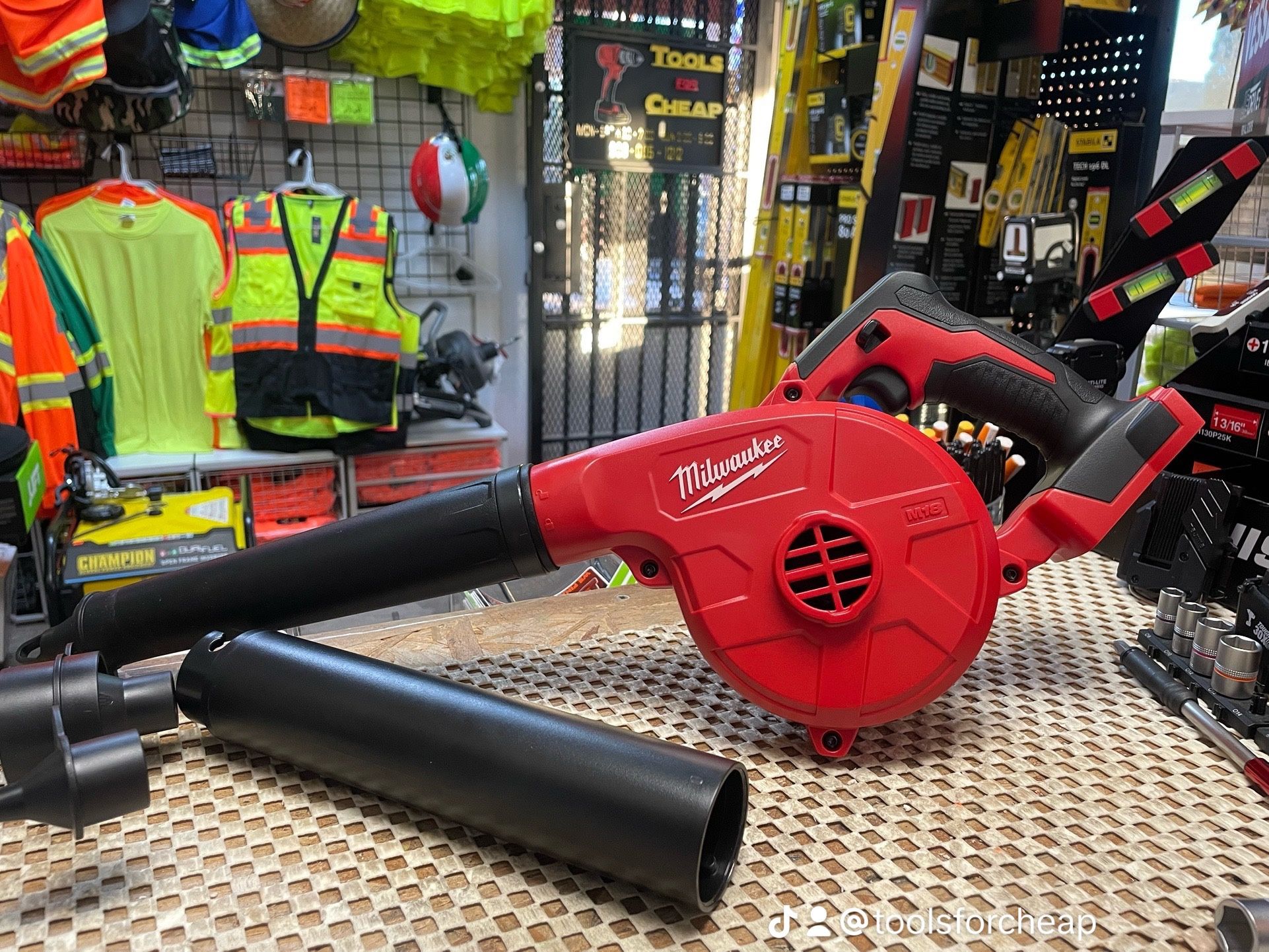 Milwaukee M18 18V Lithium Ion Cordless Compact Blower (Tool Only) $129.