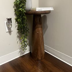 Pedestal end table  