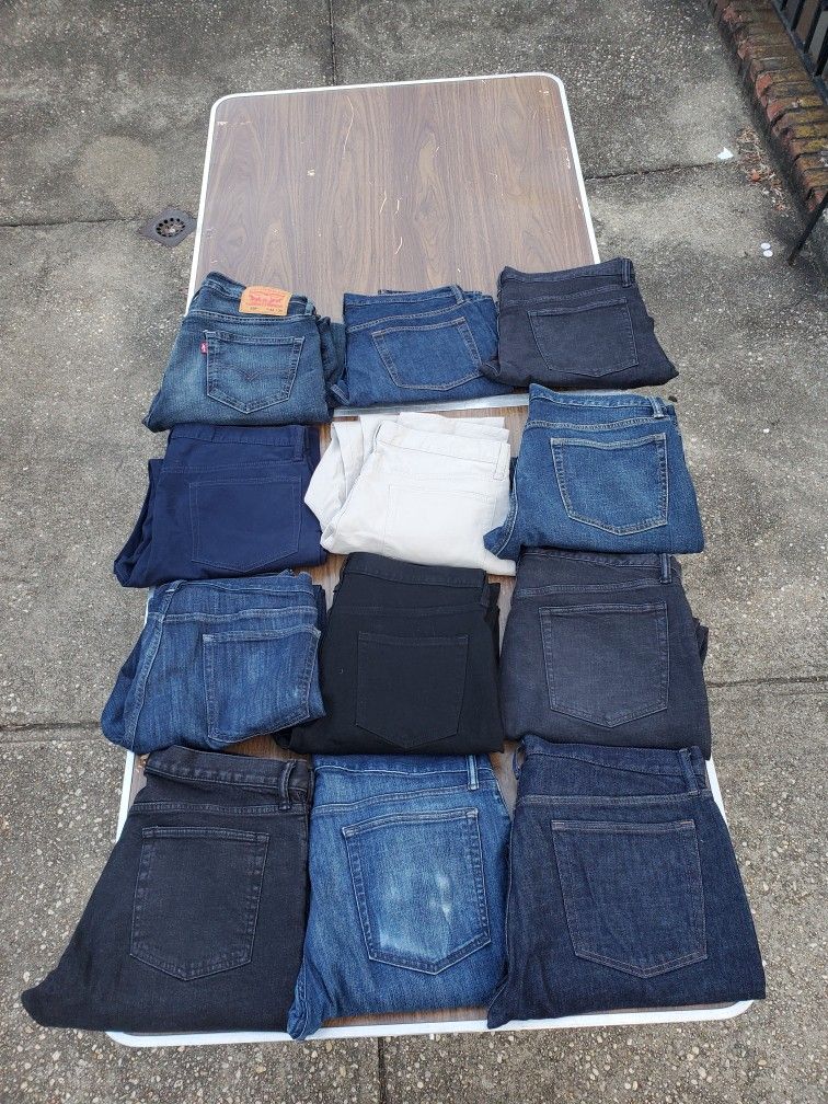 12 Mens Gap Jeans. Size 34x28