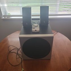 Logitech Z - 2300 Computer Sound System 