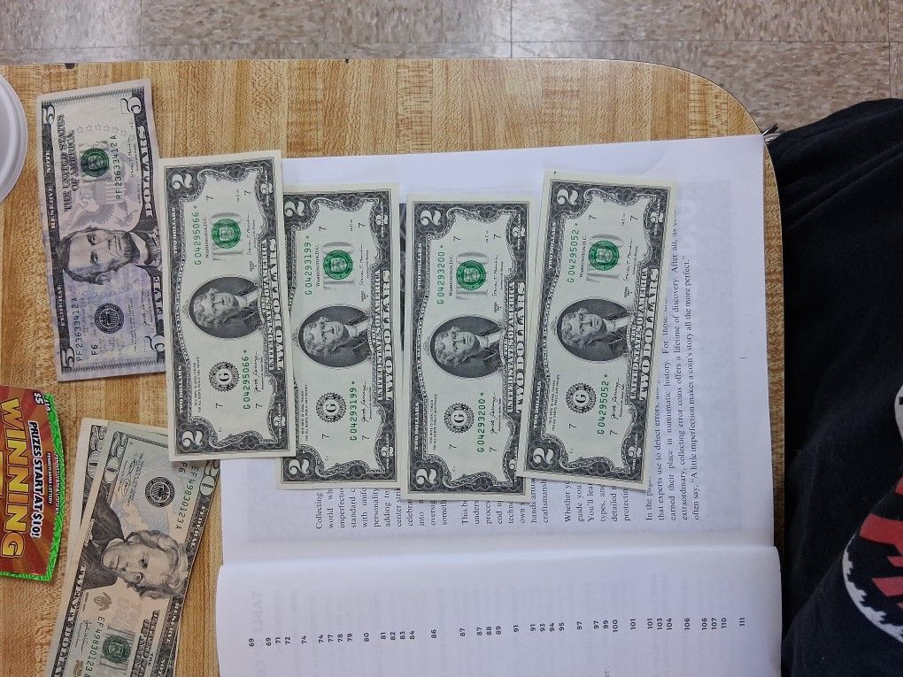Star Notes 2 Dollar Bills Excellent Condition