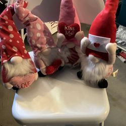4 Valentines Day Gnomes 