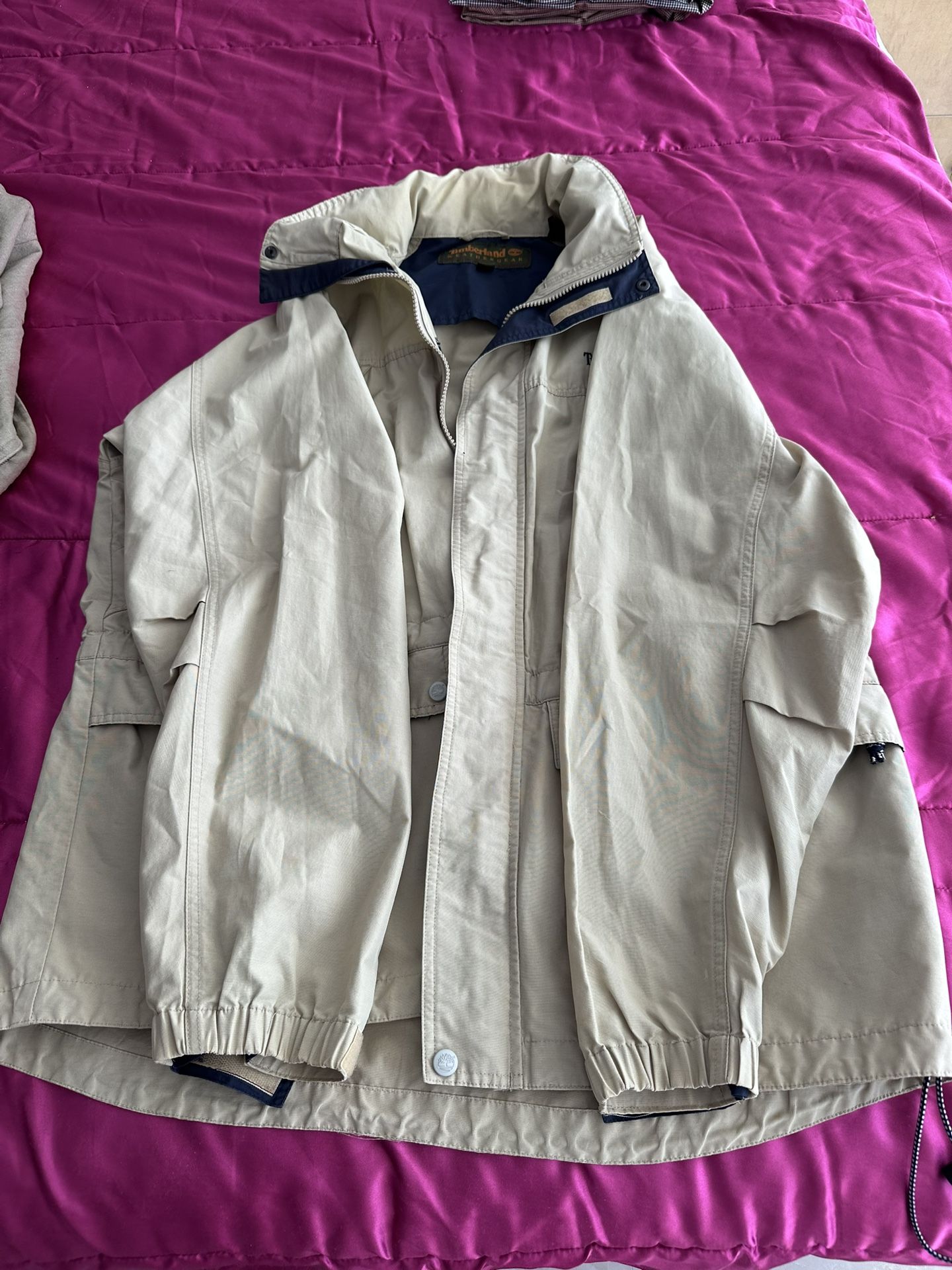 Timberland Size L Raincoat W Zippered Pockets, Hood, Velcro, Fasteners. Like New Condition. Beautiful Navy Accents