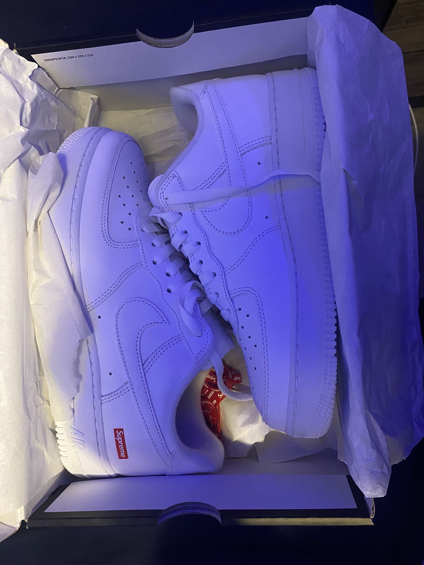 White Supreme Af 1s