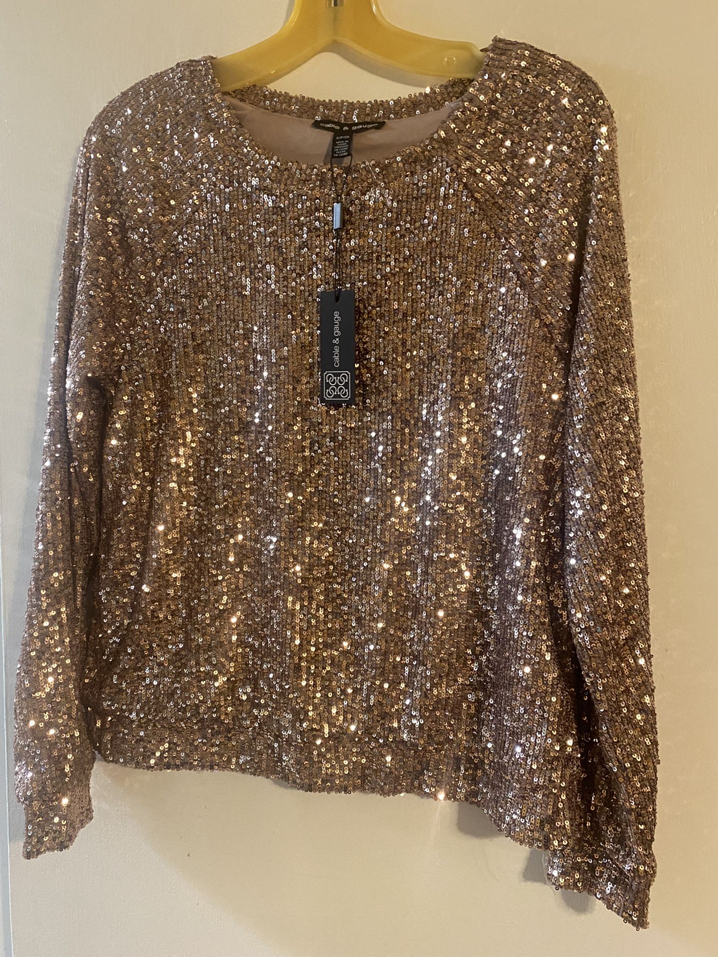 1142. NWT Ladies Gold Glittery Cable & Gauge Sweater Size Small. $20