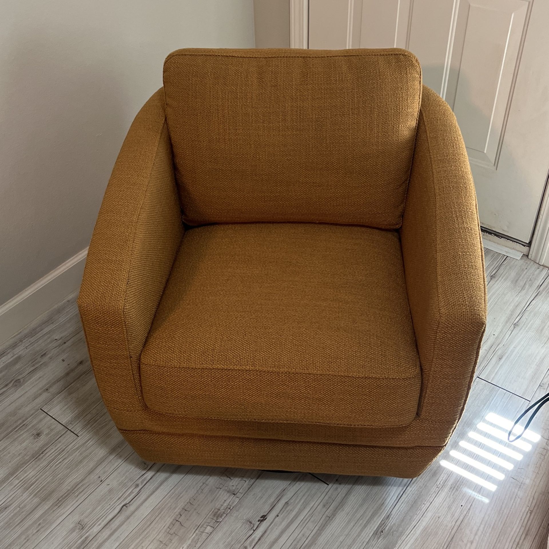 Baltimo Swivel Chair (Gold)
